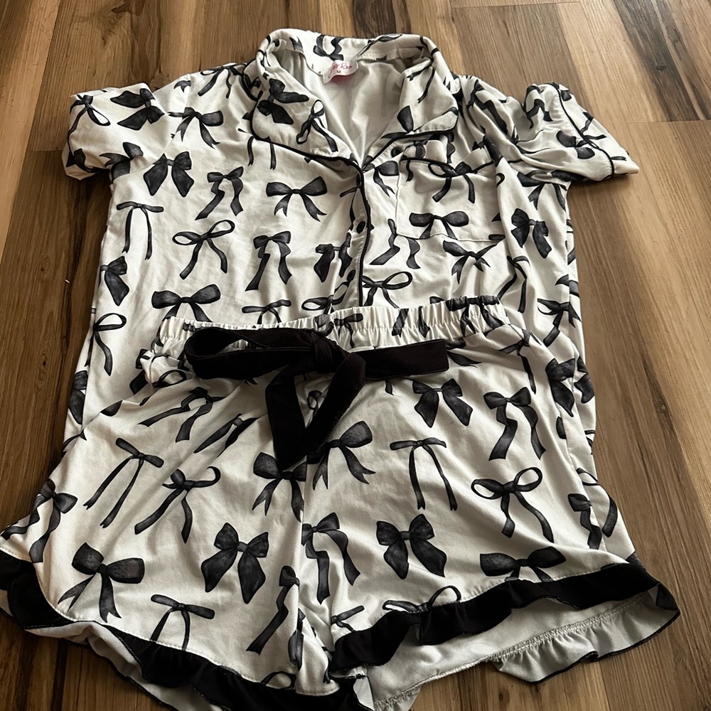 Black and White Bow Print Pajama Set